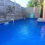 Ti paradis caché-piscine-dans quartier résidentiel