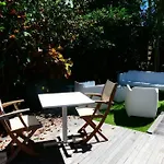 Ti paradis caché-piscine-dans quartier résidentiel