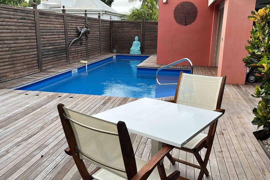 Villa Ti Paradis Caché-piscine-dans Quartier Résidentiel