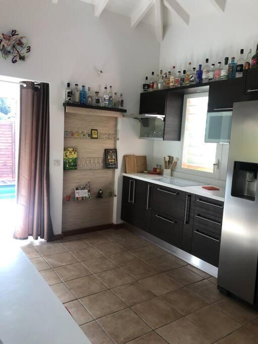 Villa Ti Paradis Caché-piscine-dans Quartier Résidentiel