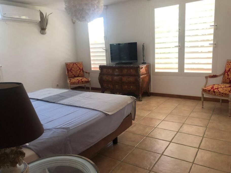 Ti Paradis Caché-piscine-dans Quartier Résidentiel Villa