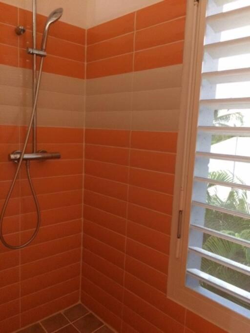 Villa Ti Paradis Caché-piscine-dans Quartier Résidentiel